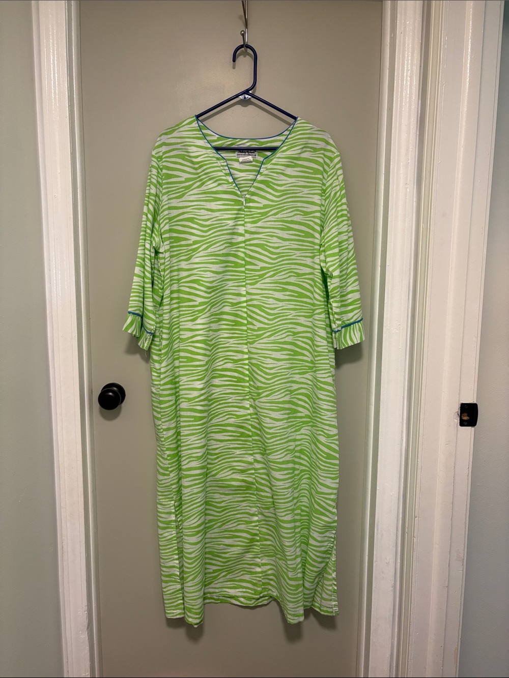 Anthony Richards zip front cotton lounging gown. Size XL